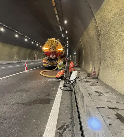 文登隧道排水渠清淤